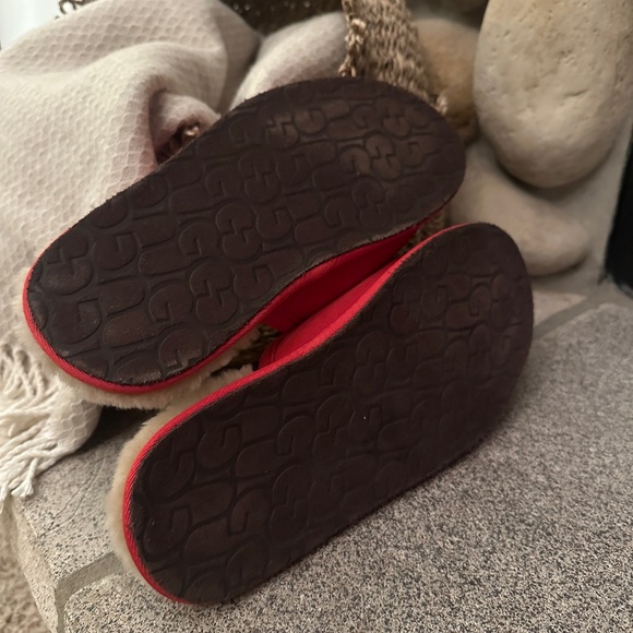 New! UGG Scuff slippers Suede red sz 10 - Picture 3 of 4